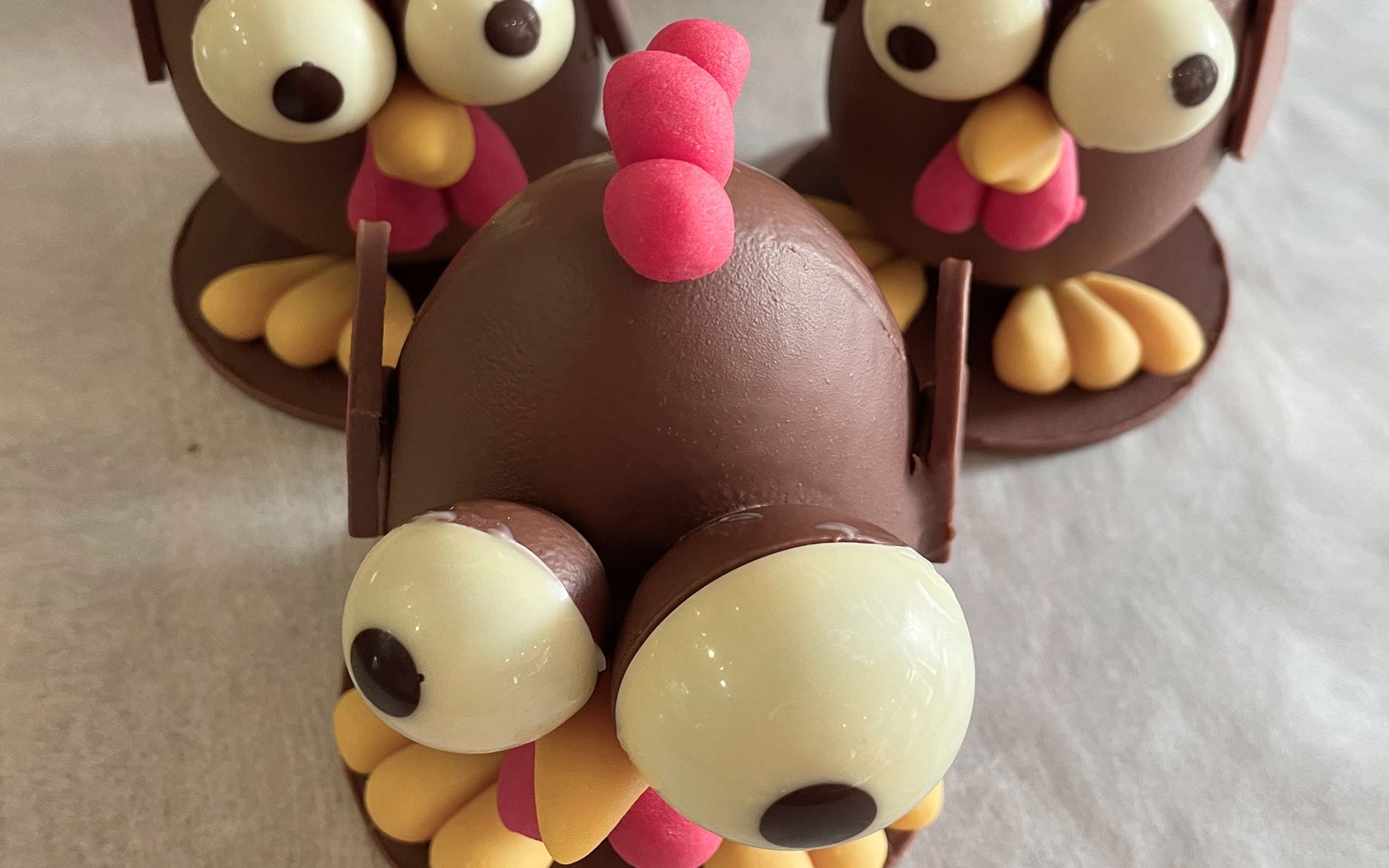 Poules en chocolat pas cônes pour Pâques